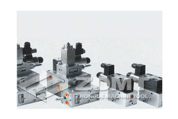 液壓系統(tǒng).jpg 液壓系統(tǒng).jpg