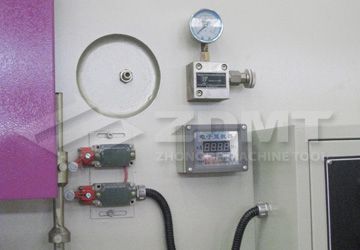 上滑塊行程電動調節,數字顯示.jpg 上滑塊行程電動調節,數字顯示.jpg