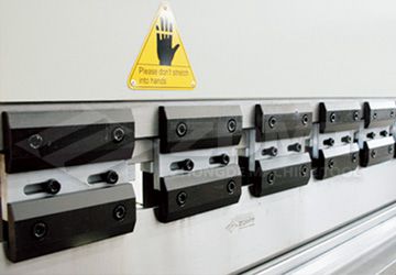 折彎機(jī)夾具.jpg 折彎機(jī)夾具.jpg