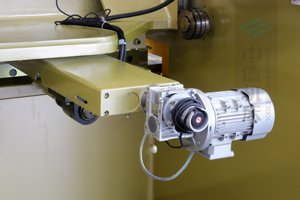 ZDG-640后擋料驅動結構,擁有強大扭矩.jpg ZDG-640后擋料驅動結構,擁有強大扭矩.jpg